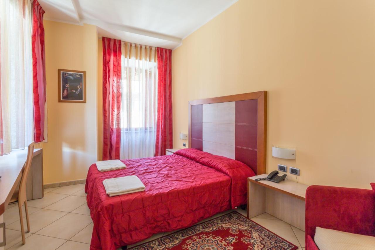 Hotel Conte Ruggero Serra San Bruno Buitenkant foto