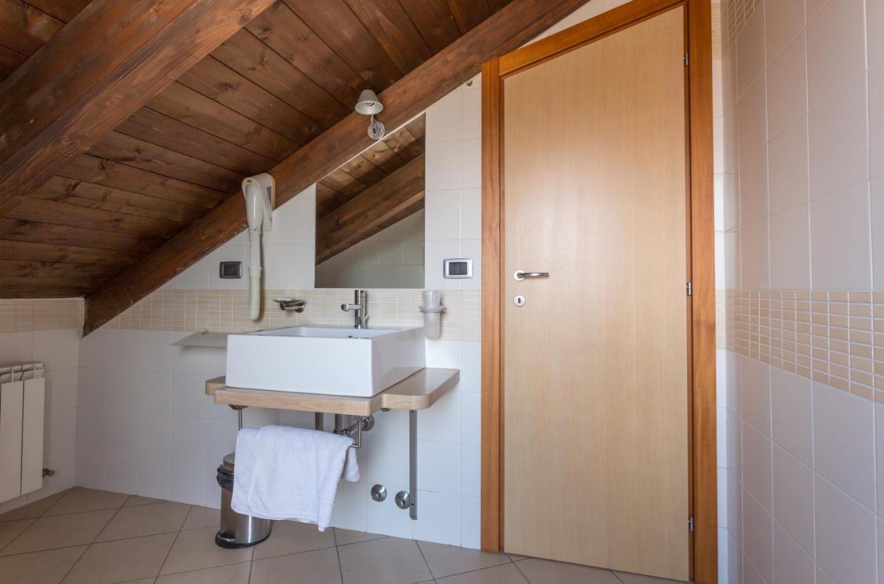Hotel Conte Ruggero Serra San Bruno Buitenkant foto