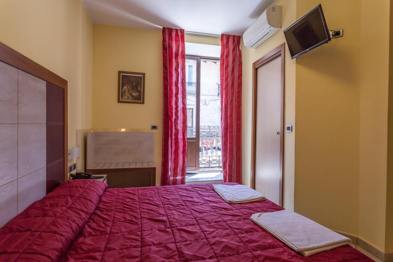 Hotel Conte Ruggero Serra San Bruno Buitenkant foto
