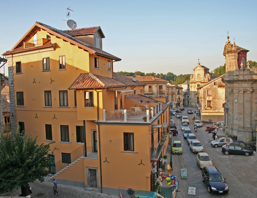 Hotel Conte Ruggero Serra San Bruno Buitenkant foto