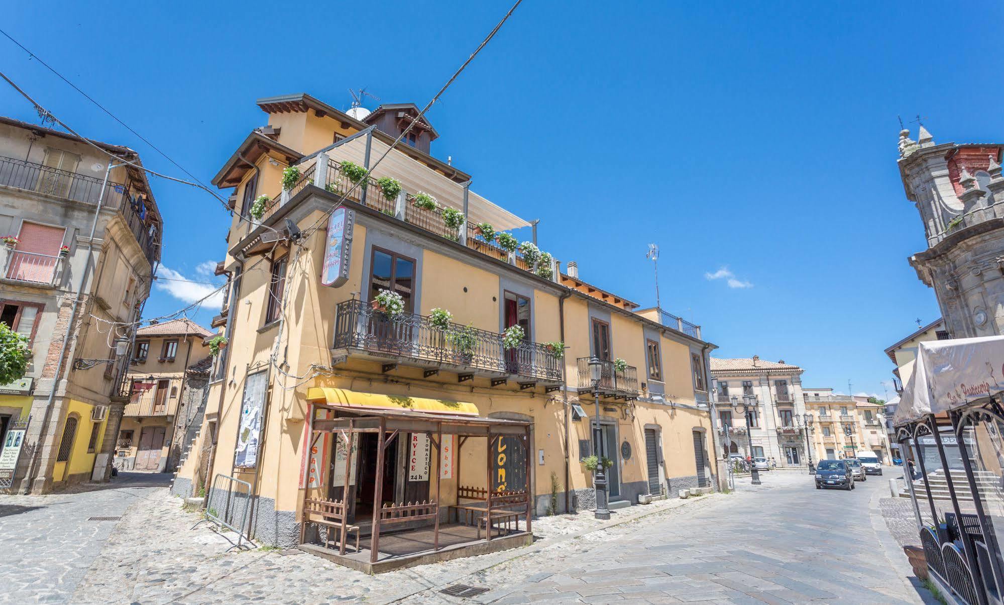 Hotel Conte Ruggero Serra San Bruno Buitenkant foto