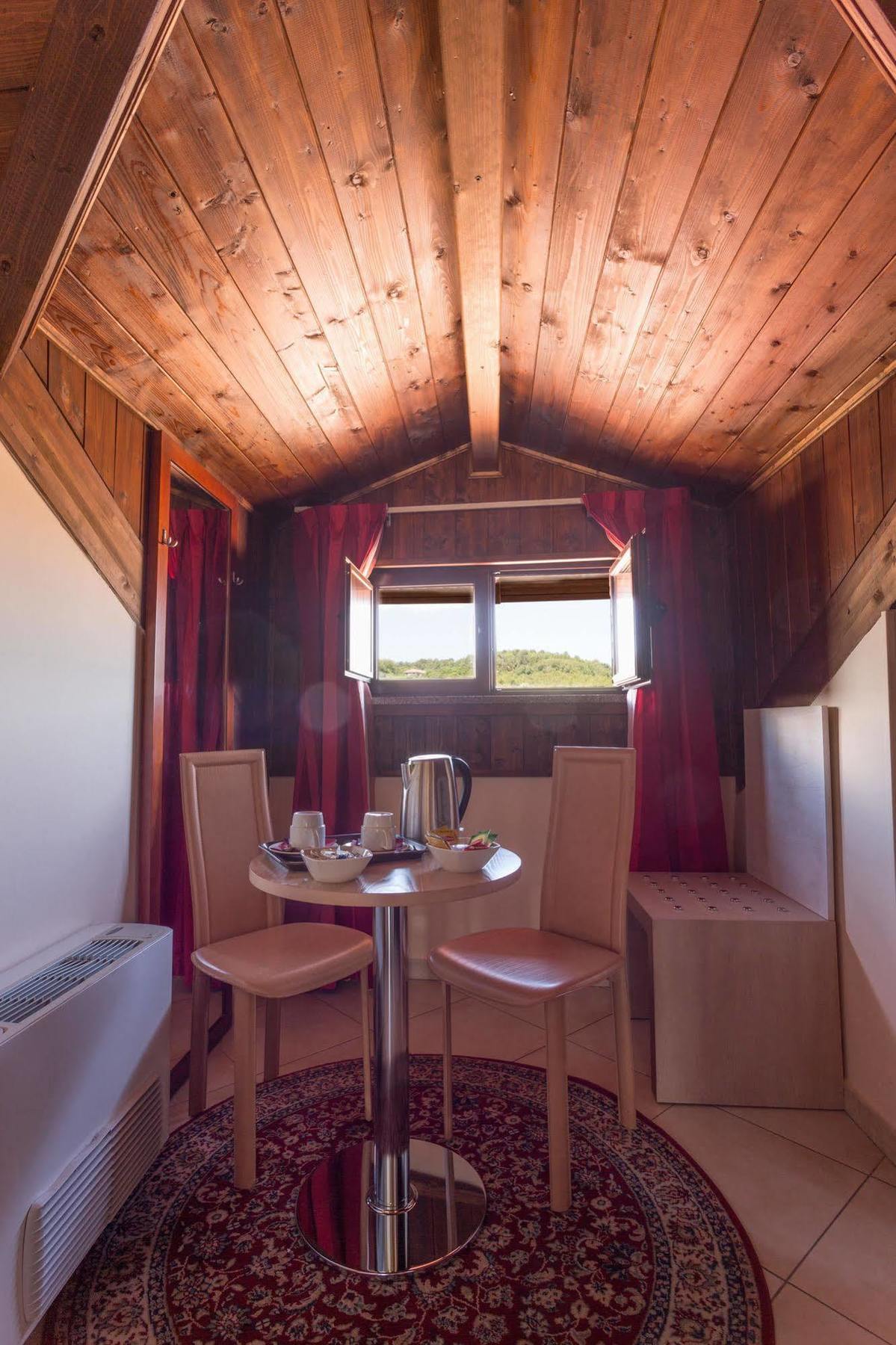 Hotel Conte Ruggero Serra San Bruno Buitenkant foto