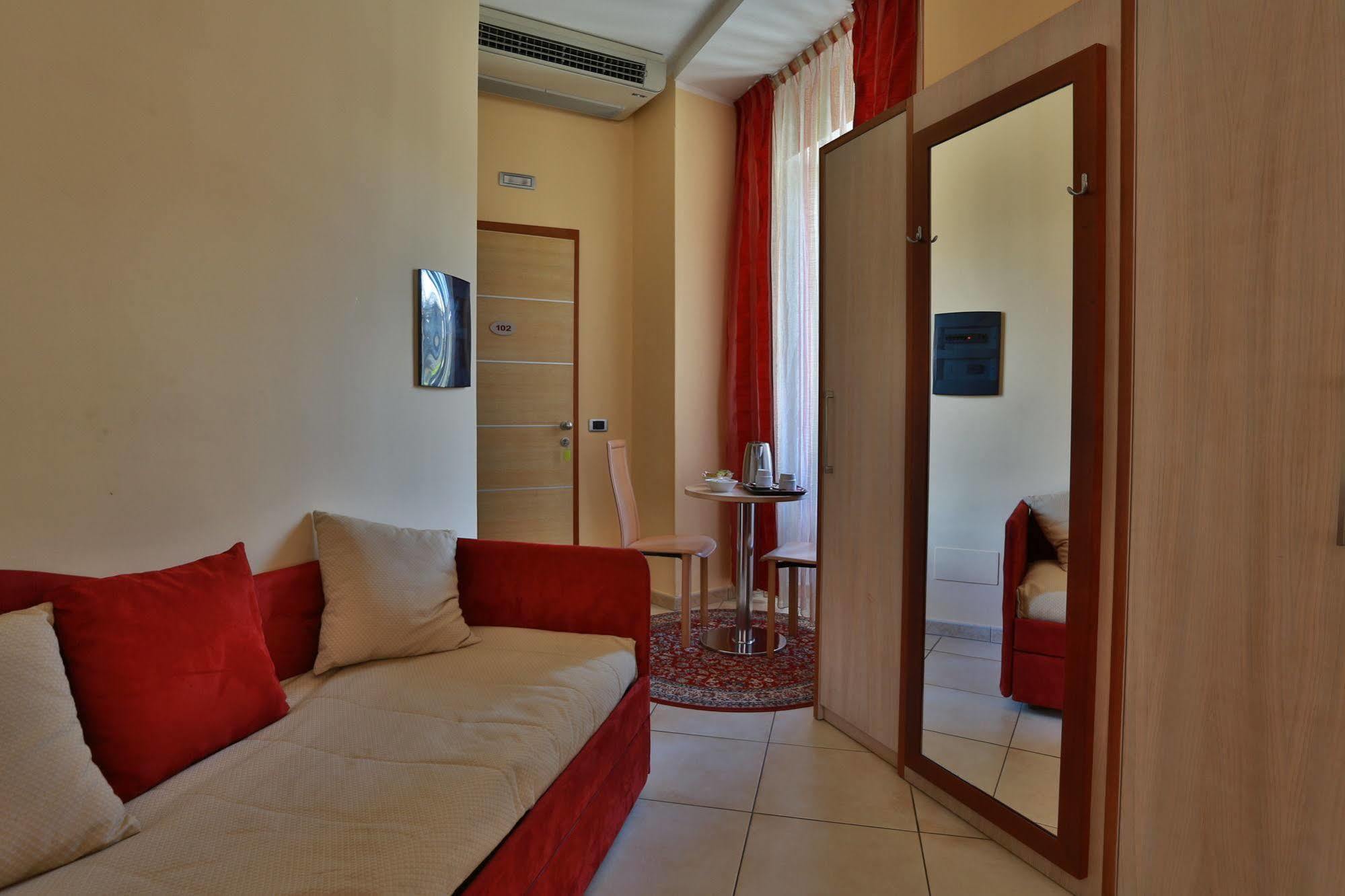Hotel Conte Ruggero Serra San Bruno Buitenkant foto