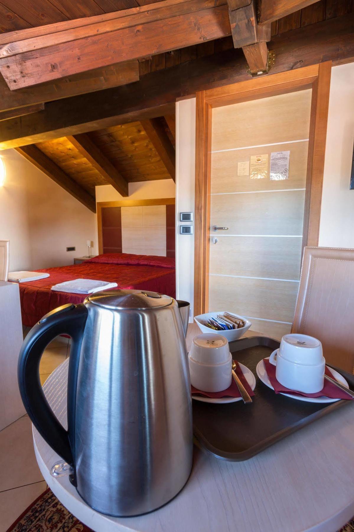 Hotel Conte Ruggero Serra San Bruno Buitenkant foto