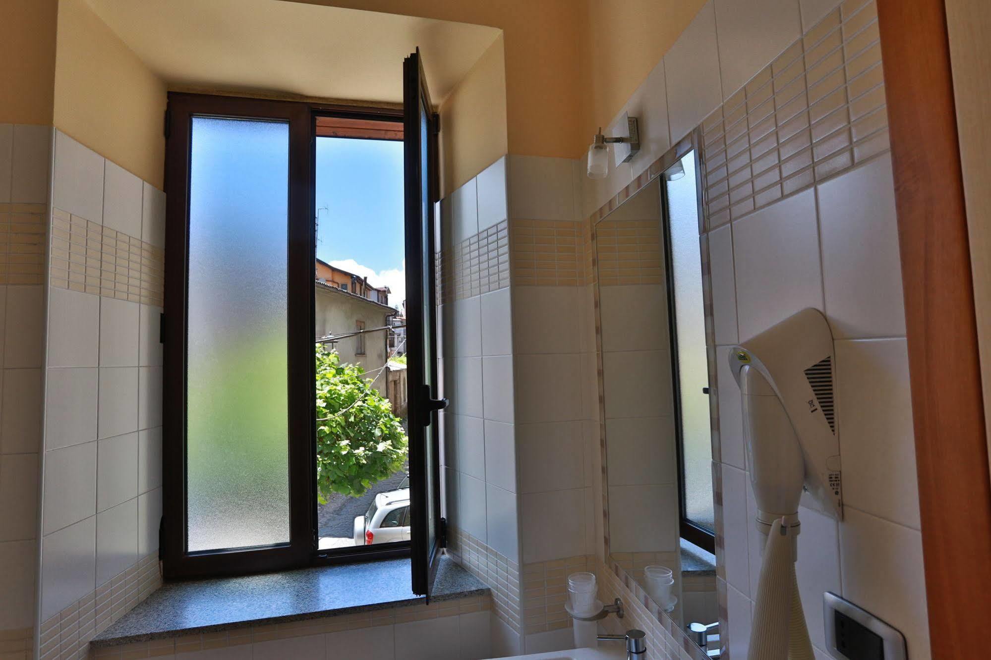 Hotel Conte Ruggero Serra San Bruno Buitenkant foto