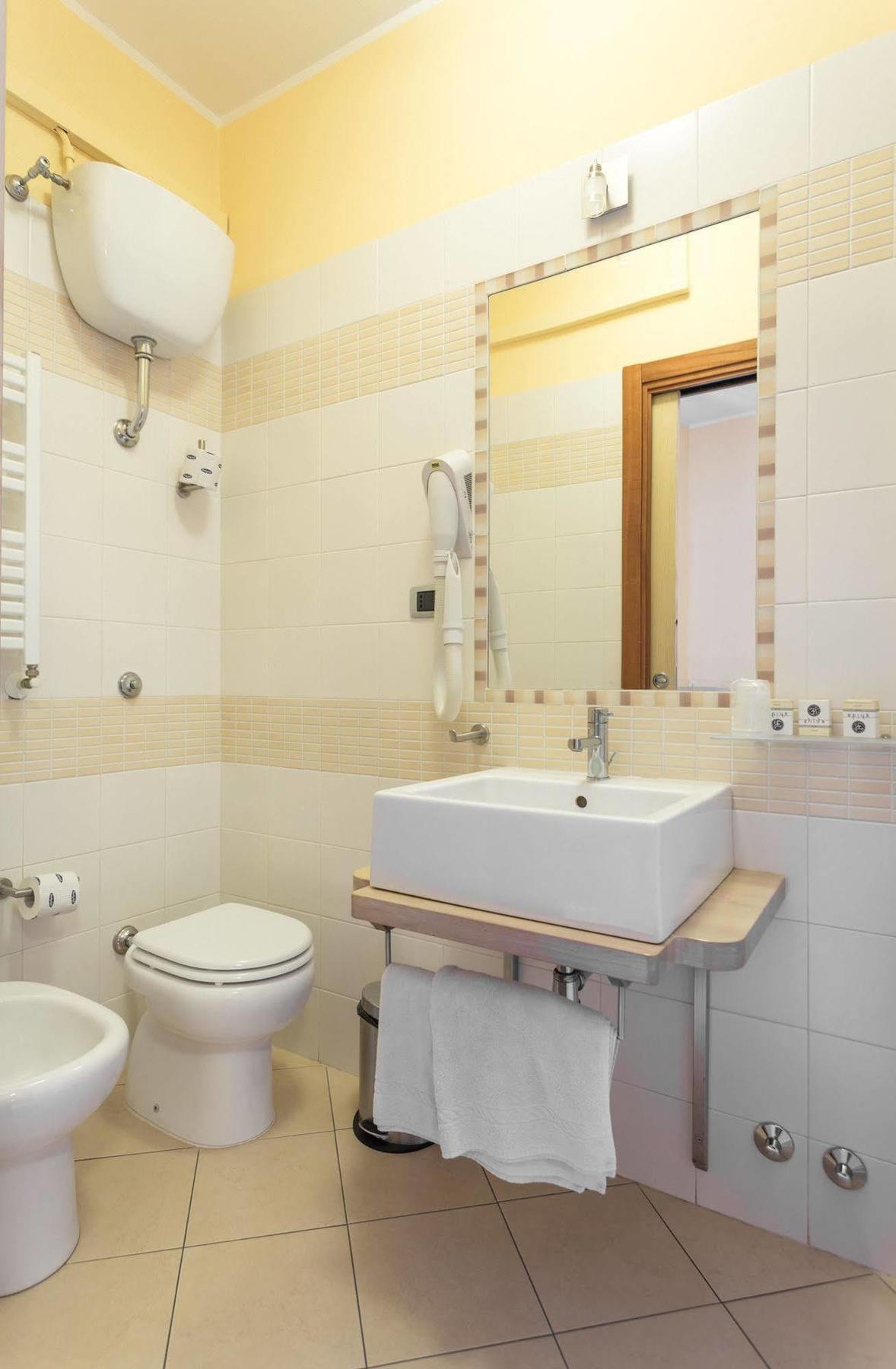 Hotel Conte Ruggero Serra San Bruno Buitenkant foto
