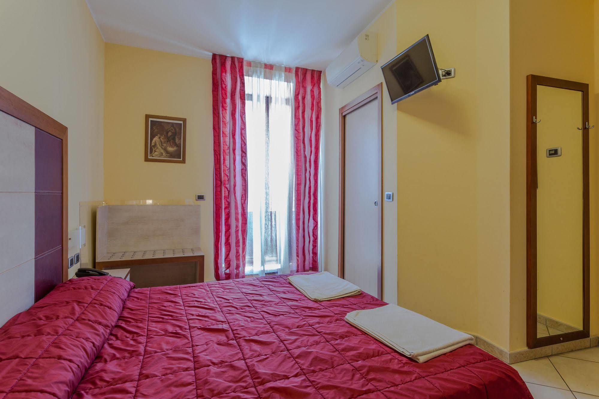 Hotel Conte Ruggero Serra San Bruno Buitenkant foto