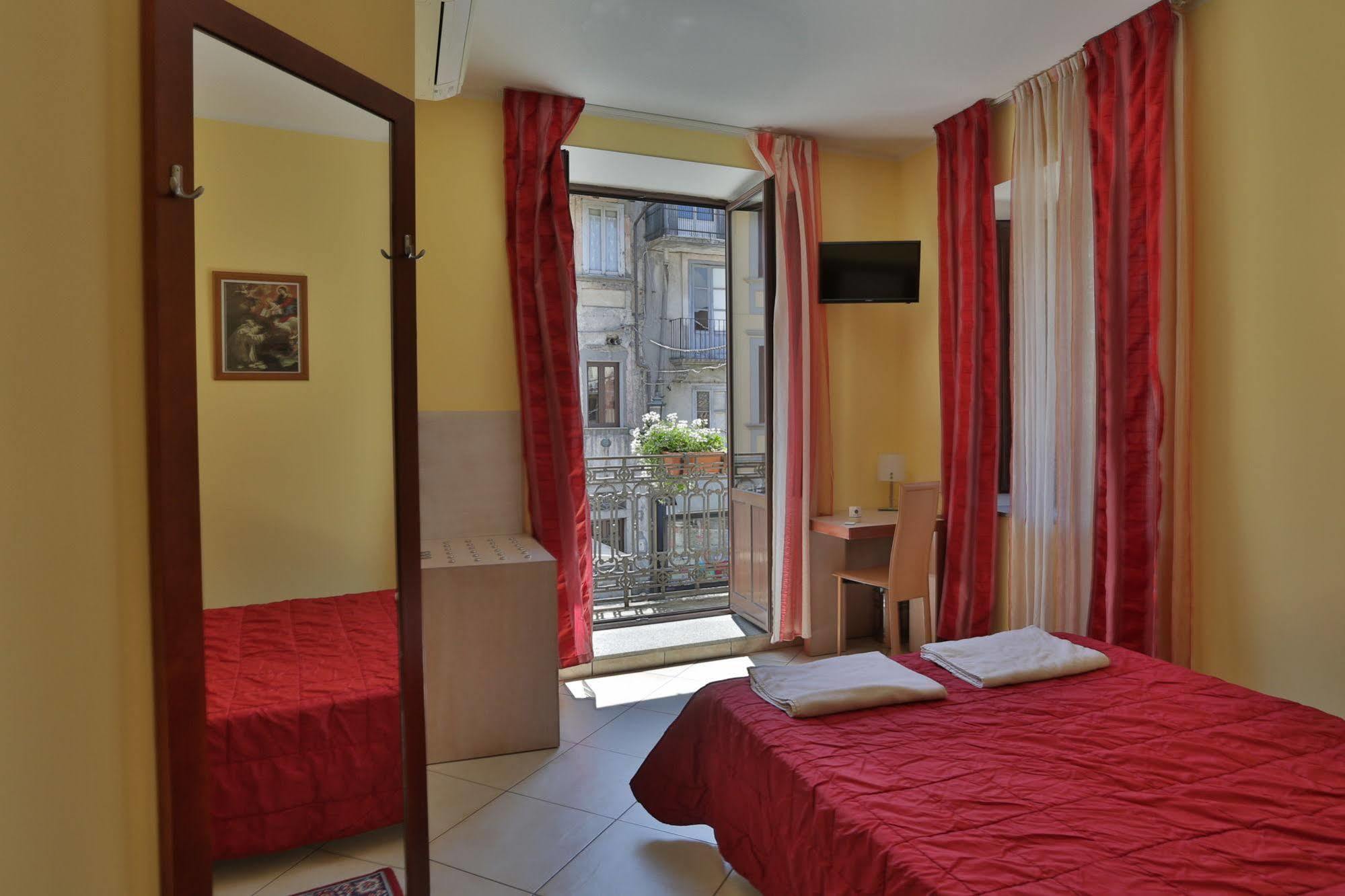 Hotel Conte Ruggero Serra San Bruno Buitenkant foto