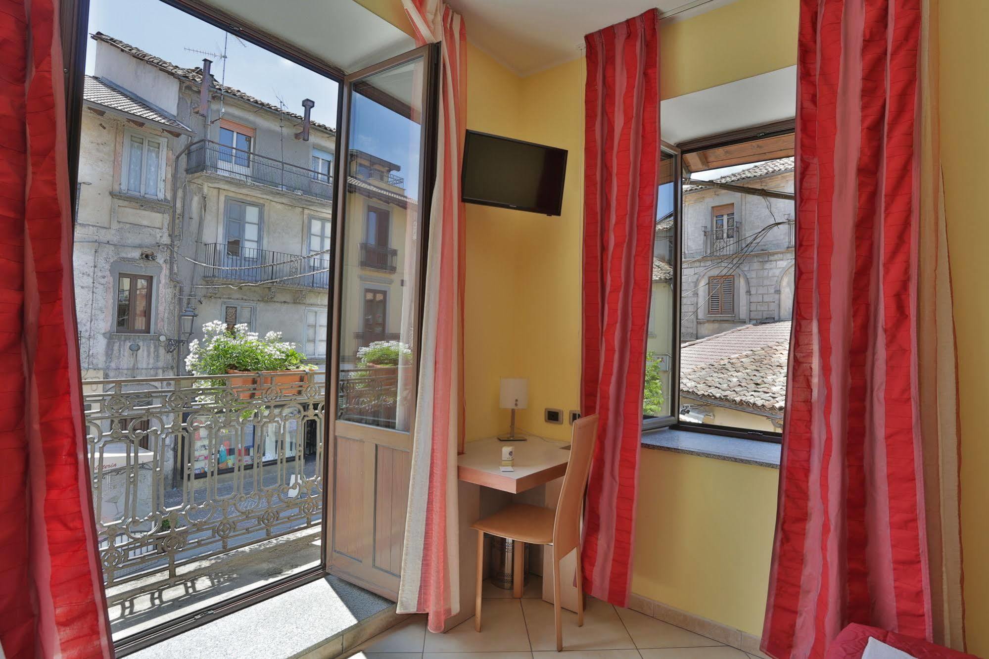 Hotel Conte Ruggero Serra San Bruno Buitenkant foto