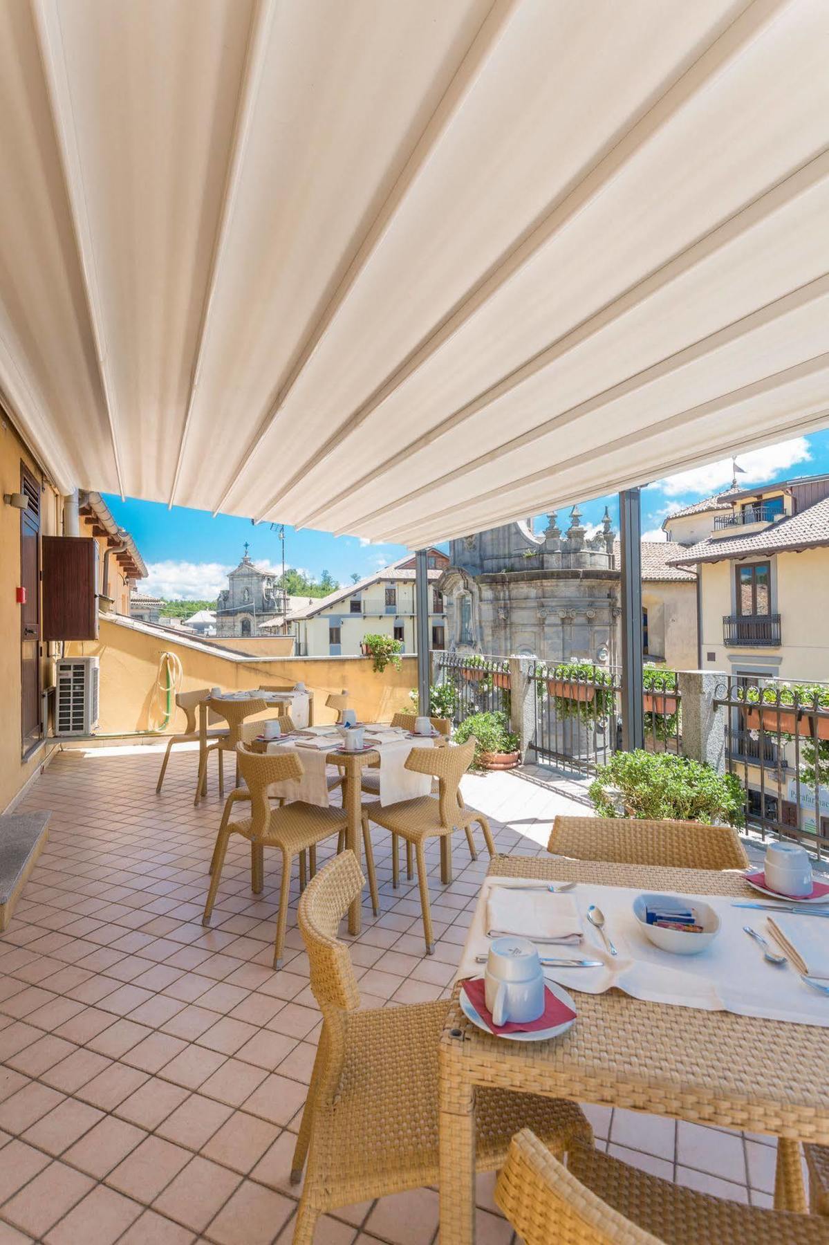 Hotel Conte Ruggero Serra San Bruno Buitenkant foto