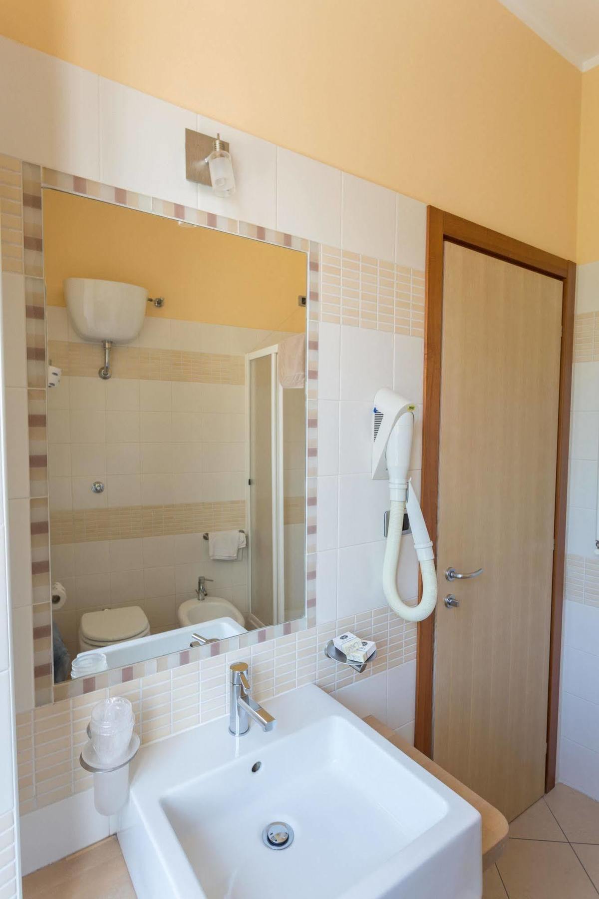 Hotel Conte Ruggero Serra San Bruno Buitenkant foto