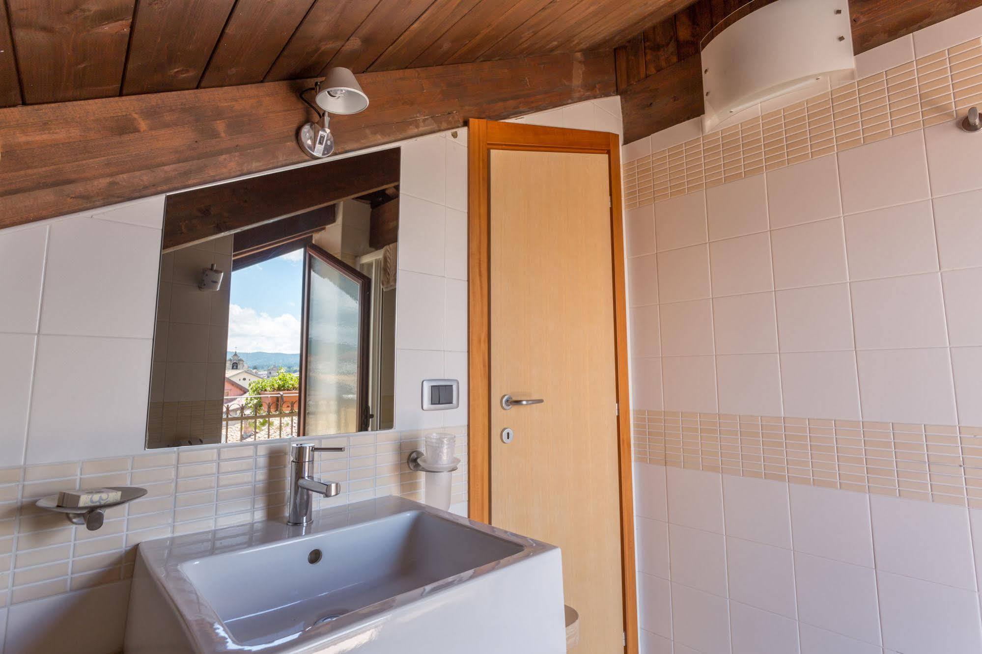 Hotel Conte Ruggero Serra San Bruno Buitenkant foto