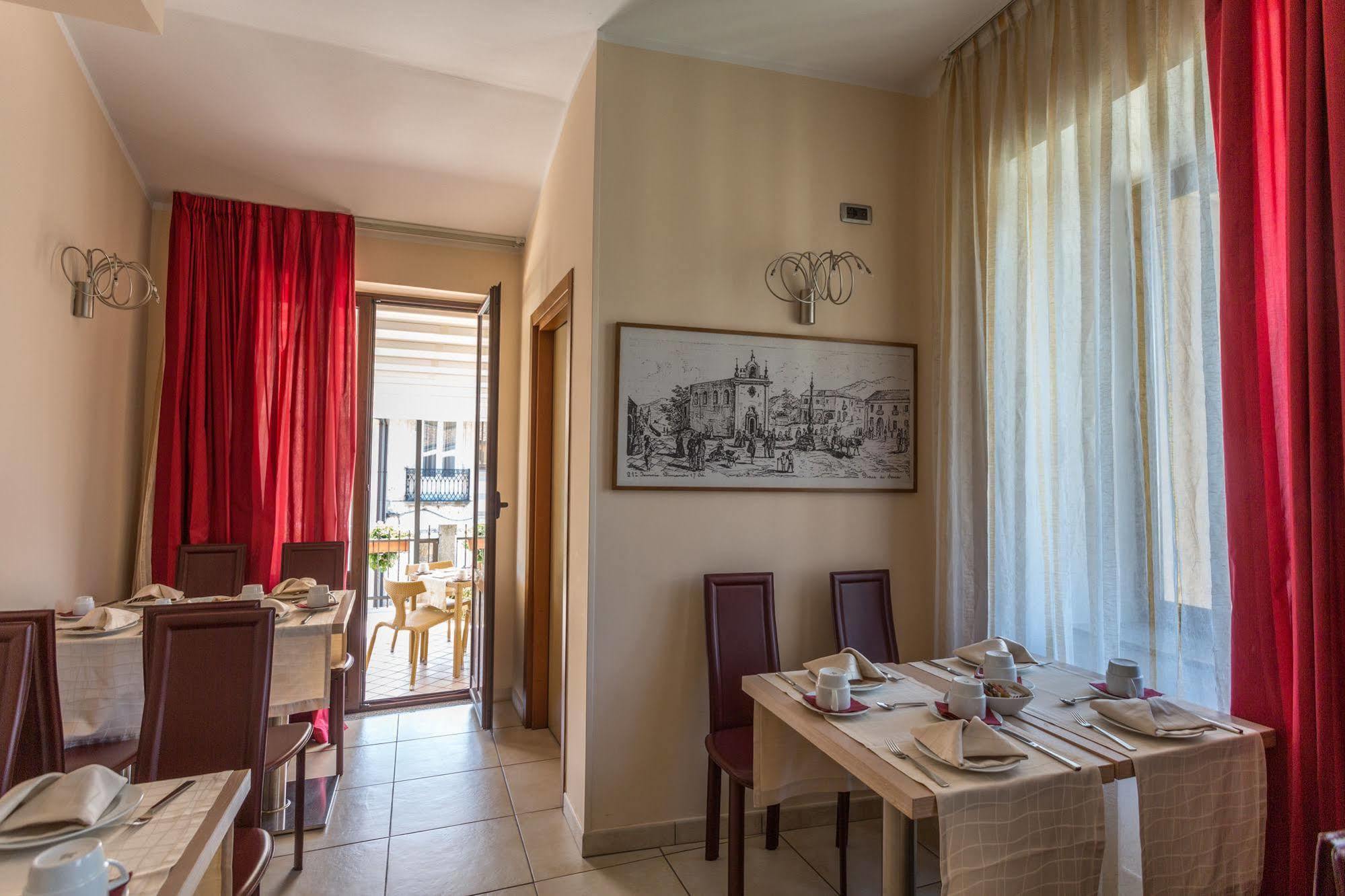 Hotel Conte Ruggero Serra San Bruno Buitenkant foto